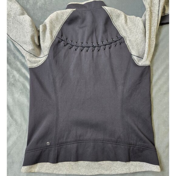 Lululemon Jacket Womens Var-City Bomber Size 4 Black Gray Baseball Stitching - Picture 6 of 7